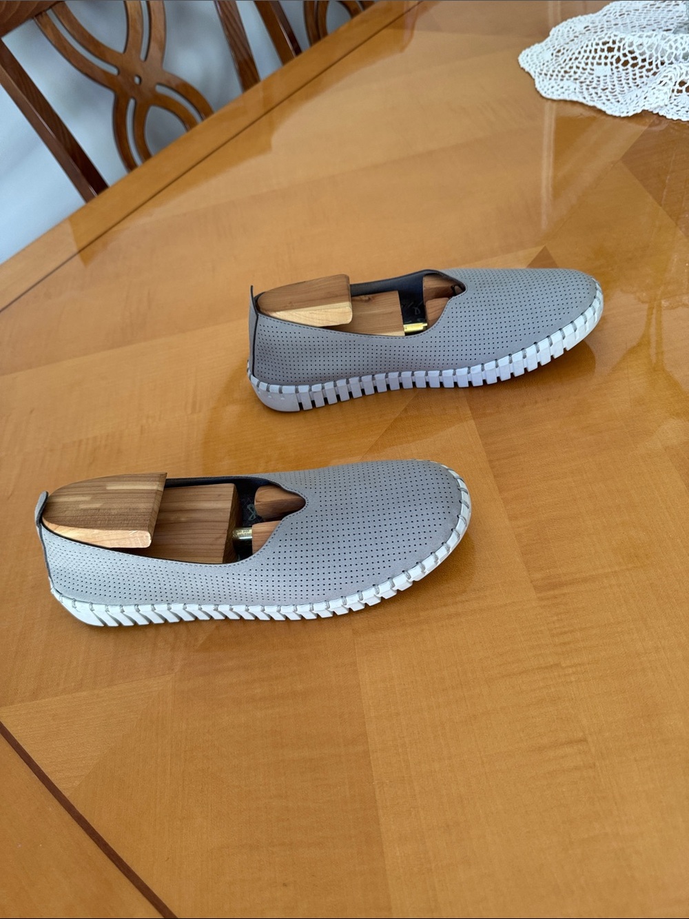 Skechers White Women's Slip-On Shoe Insoles with Floral Grip size 9